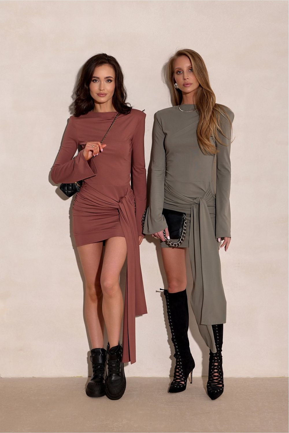  Rövid ruha model 224011 Roco Fashion 